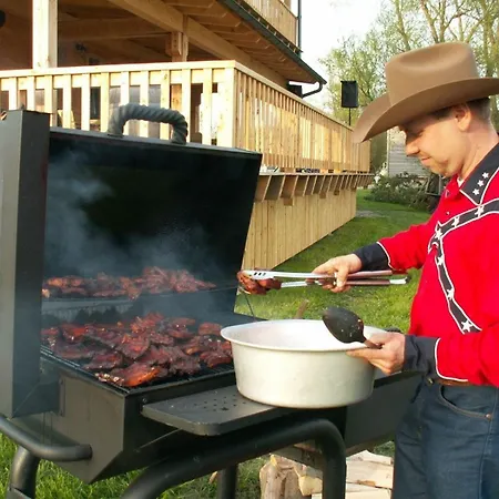 Gemuetliches Holzhaus Auf Einer Im Western-style Semesterbostad *