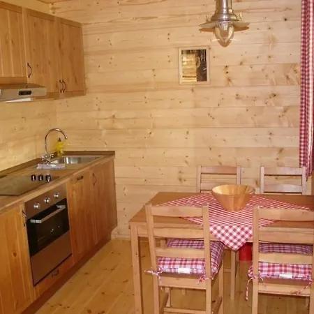 Gemuetliches Holzhaus Auf Einer Im Western-style